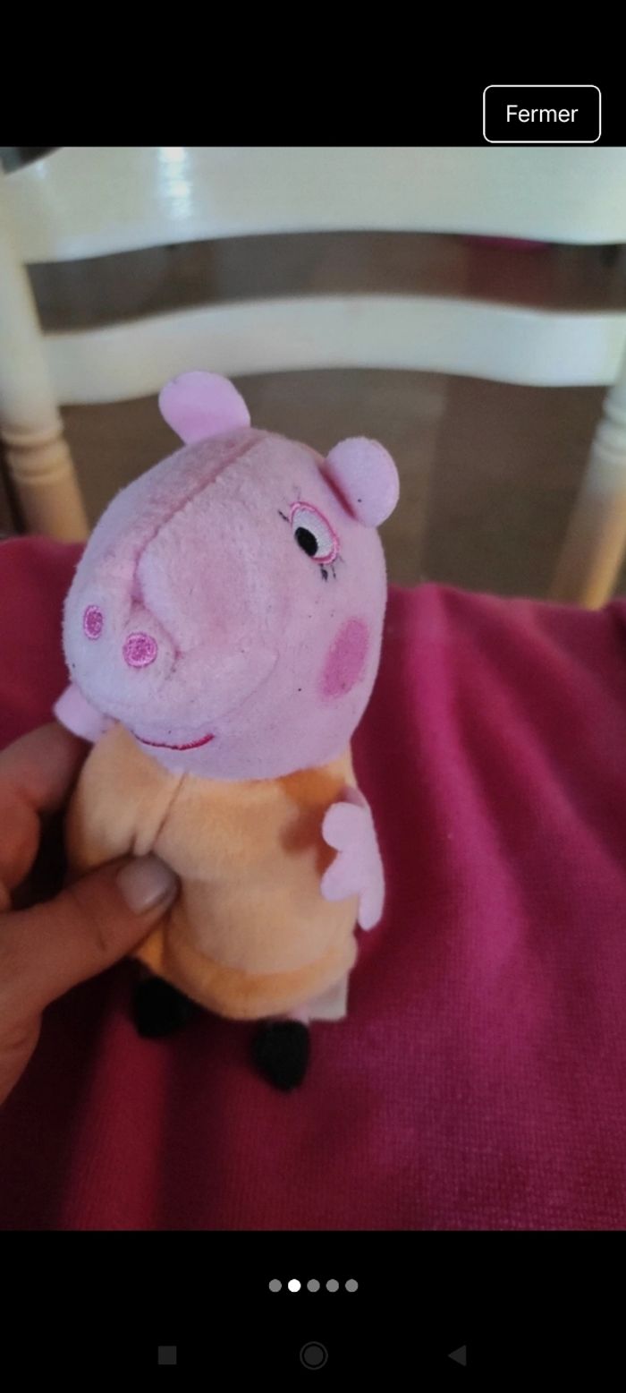 Petite peluche 
Peppa pig 
J56 - photo numéro 2