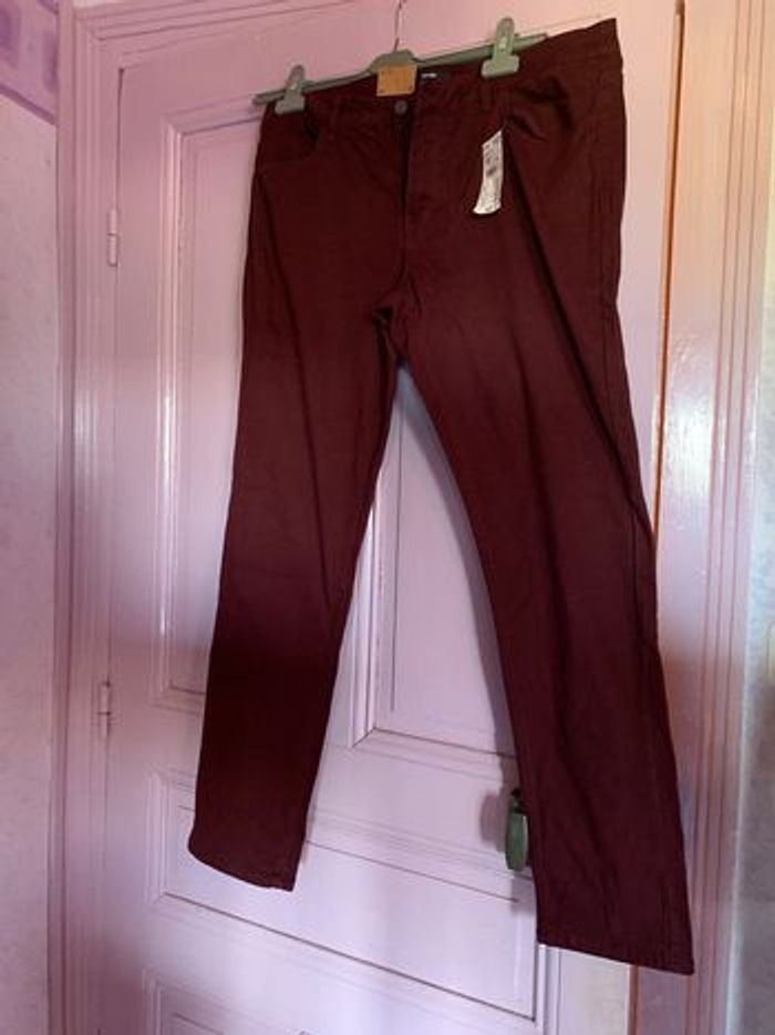 pantalon  bordeaux taille 46