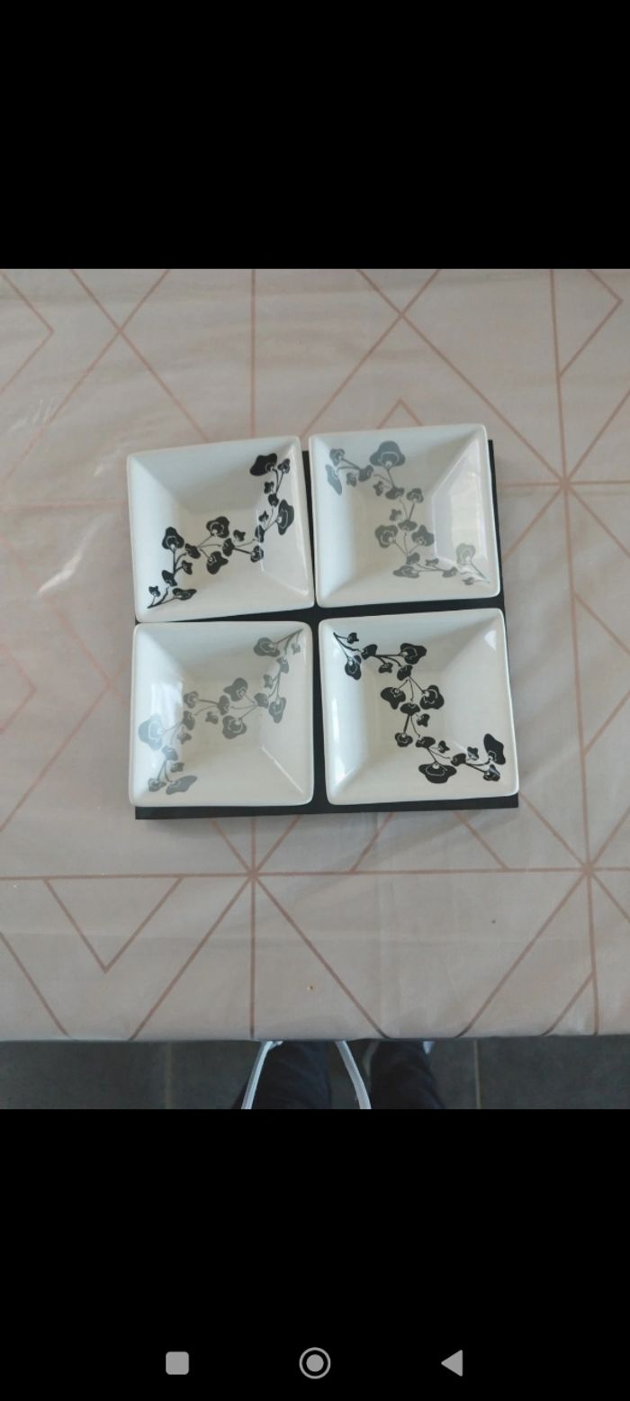 Ensemble de 4 petits plats pour apéritifs