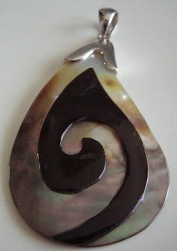Pendentif nacre et argent forme goutte