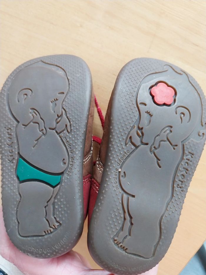 Chaussures bébé Kickers pointure 21 - photo numéro 3