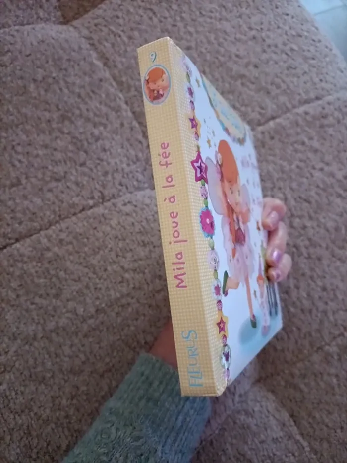 Livre P'tite fille : Mila joue à la fée - photo numéro 3
