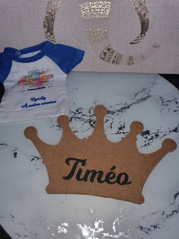 Couronne en bois personnalisé