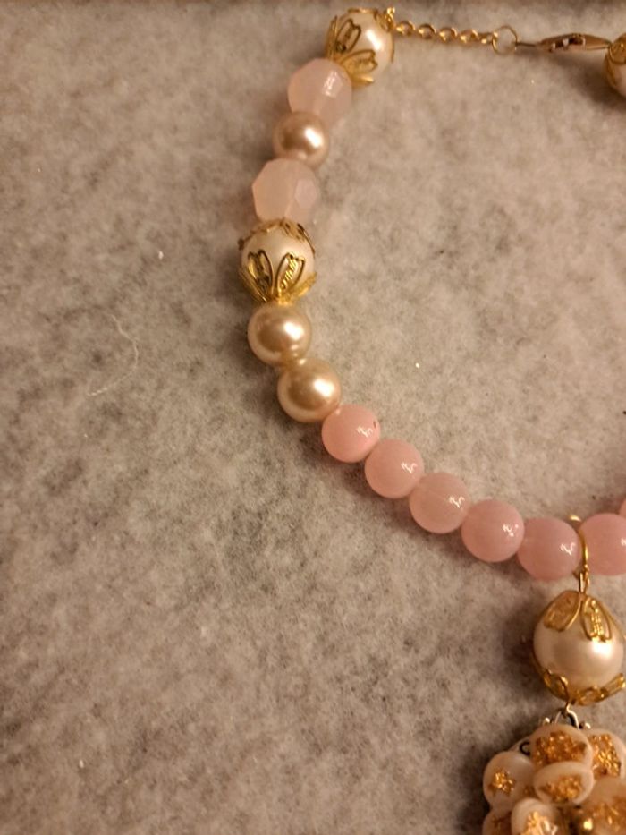 Collier chic et élégant rose pastel blanc et doré - photo numéro 4