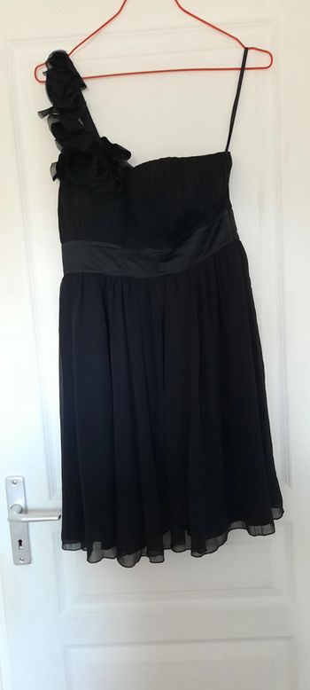 Robe effet mousseline à bretelle fleurie