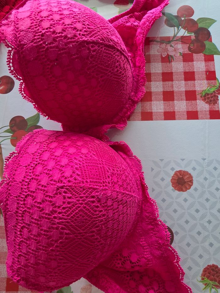LOTS DE 2 SOUTIEN-GORGE DENTELLE ETAM NUMÉRO 4 TAILLE 85D - photo numéro 2
