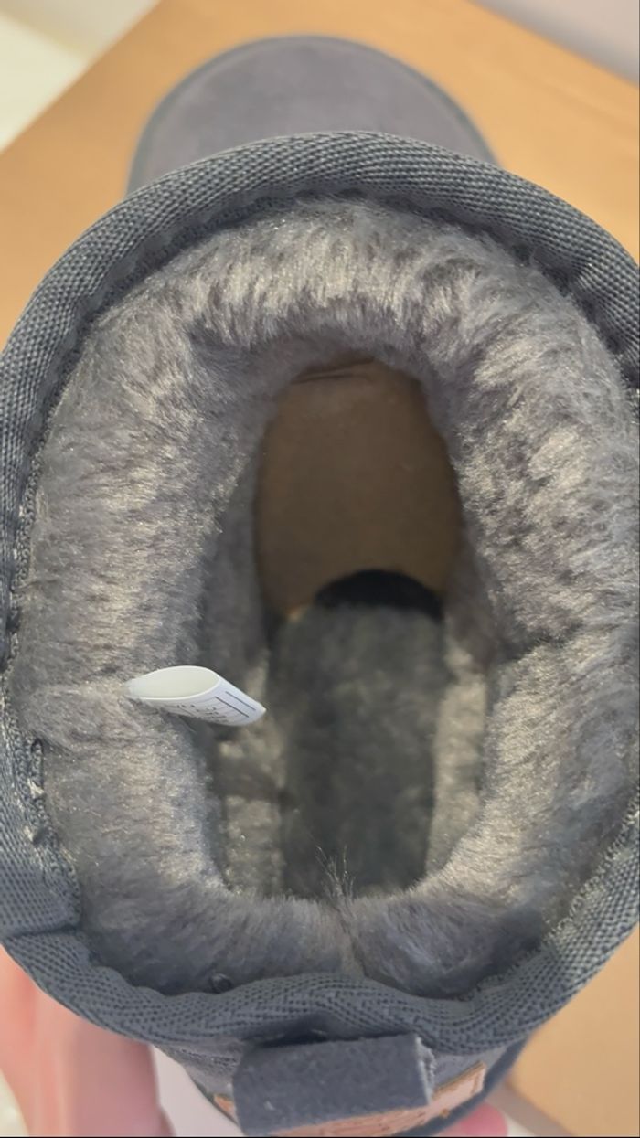 Pantoufles UGG Neuf Taille 39 - photo numéro 6