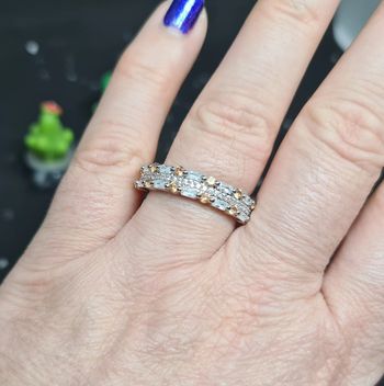 Bague fantaisie argentée avec pierres transparentes champagnes et zirconiums