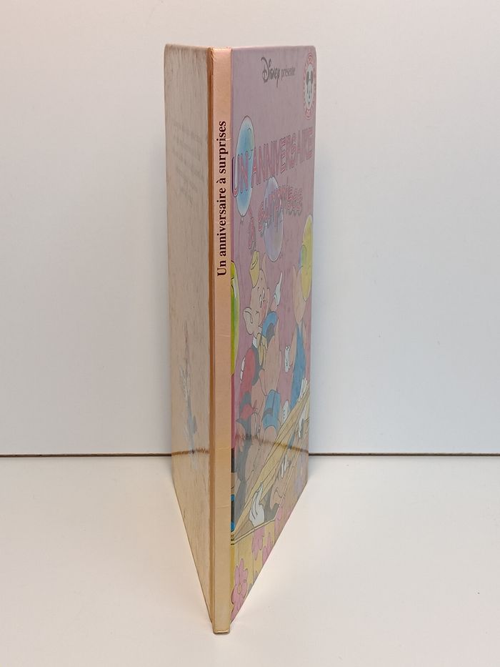 Livre Disney club du livre Un anniversaire à surprises - photo numéro 2
