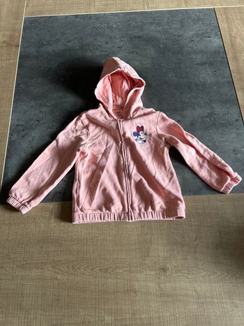 Veste zippé à capuche Minnie taille 36 mois, disney