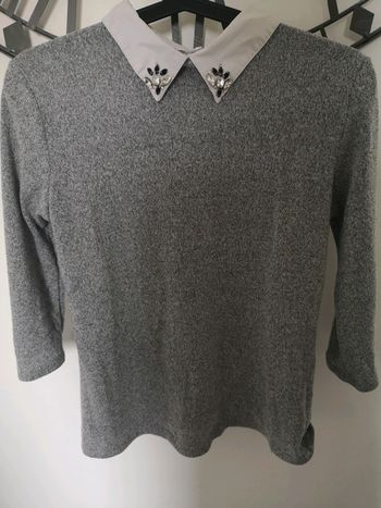 Pull gris détail col