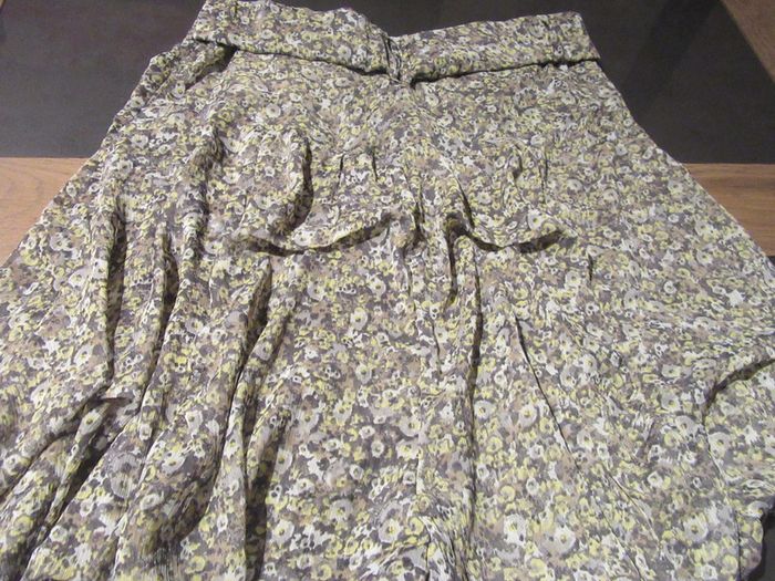 Jupe motif fleurs taille 44  A. thiery - photo numéro 7