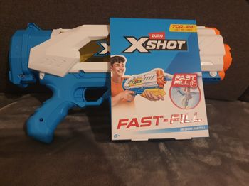Pistolet a eau X-shot zuru