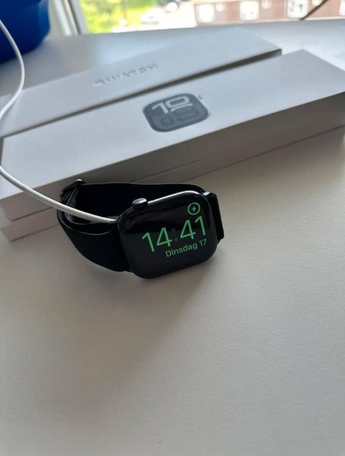 Apple Watch Series 10 2025 GPS + Cellular 46 mm Noir de jais - photo numéro 3
