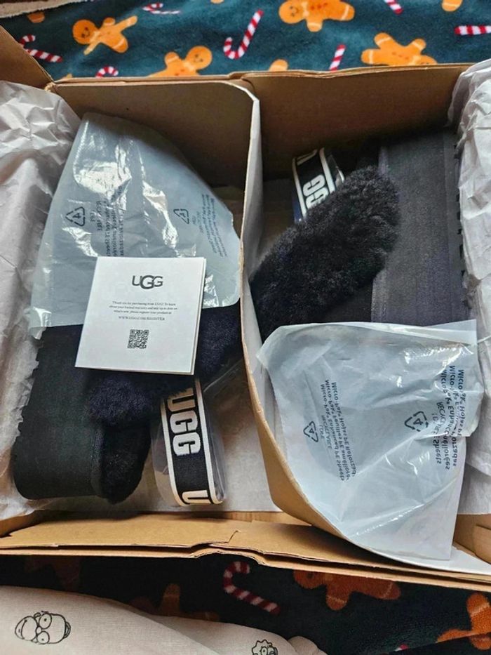 Ugg funkette noir Taille 40 - photo numéro 5