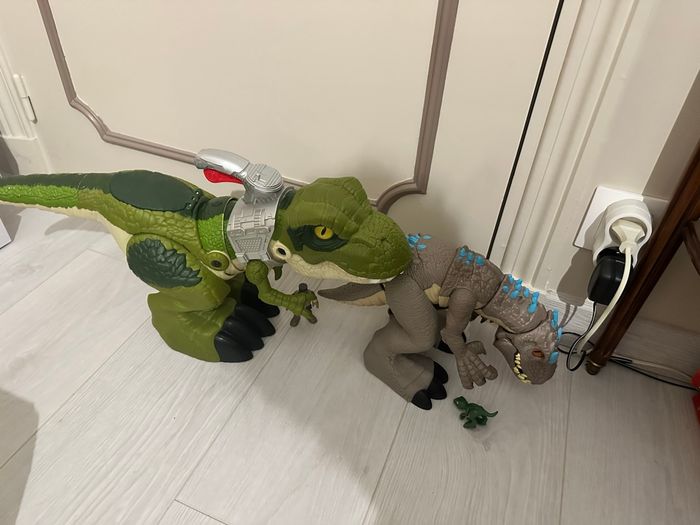 Dinosaures t rex jurassic world