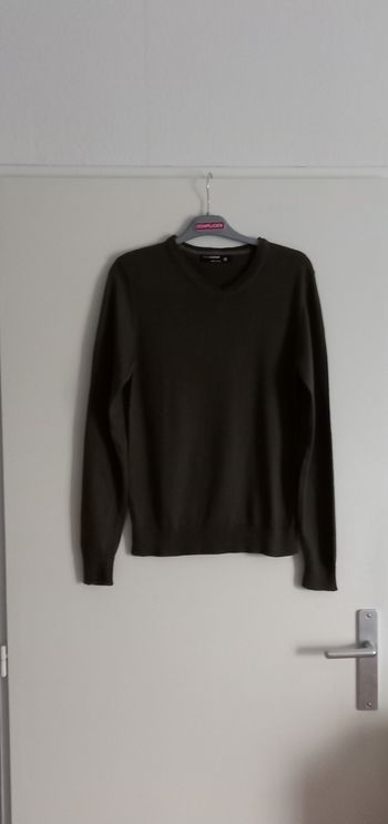 Pull mi-saison col V. 
