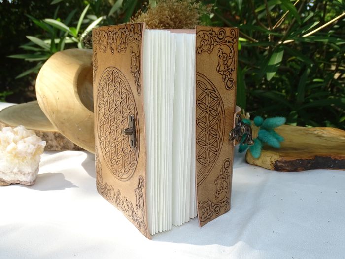 Grimoire fleur de vie beige - photo numéro 2