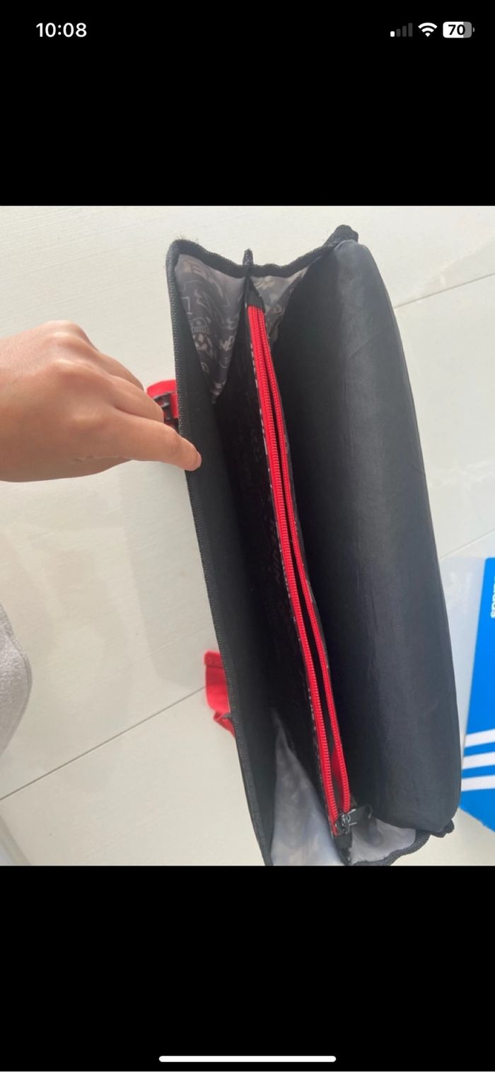 Cartable très bon état Les Minions - photo numéro 3