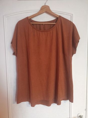 T-shirt élégant taille 46
