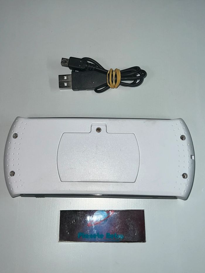 Sega Mega Drive Ultimate Portable Game Player Loose Version PAL Blanche - photo numéro 3