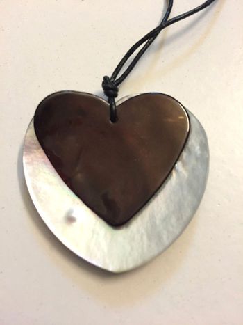 Collier pendentif nacre coeur NEUF