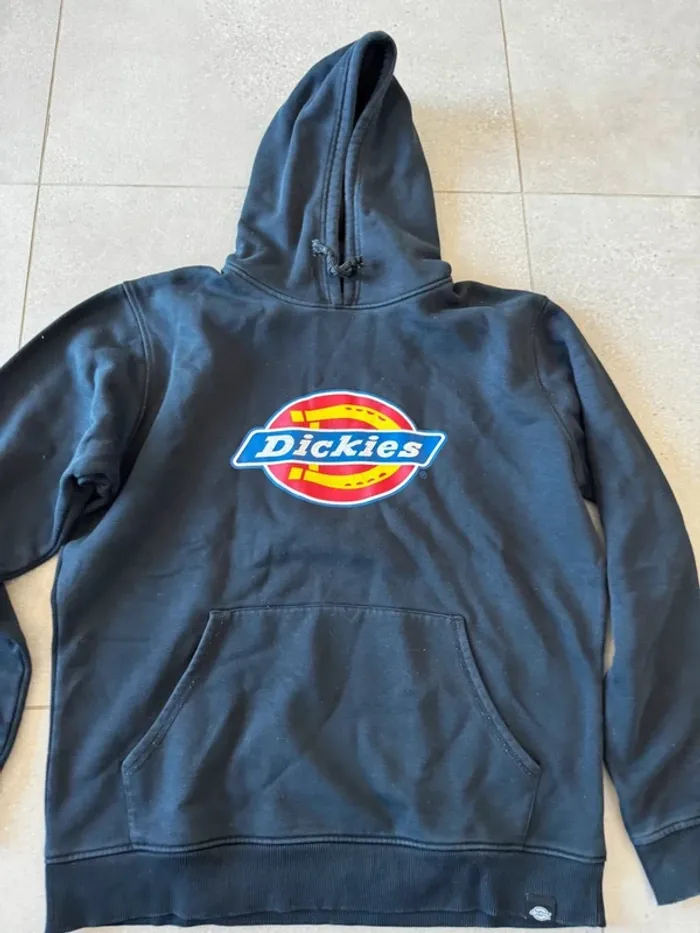 Sweat à capuche Dickies, taille L, bon état mais le logo se craquele