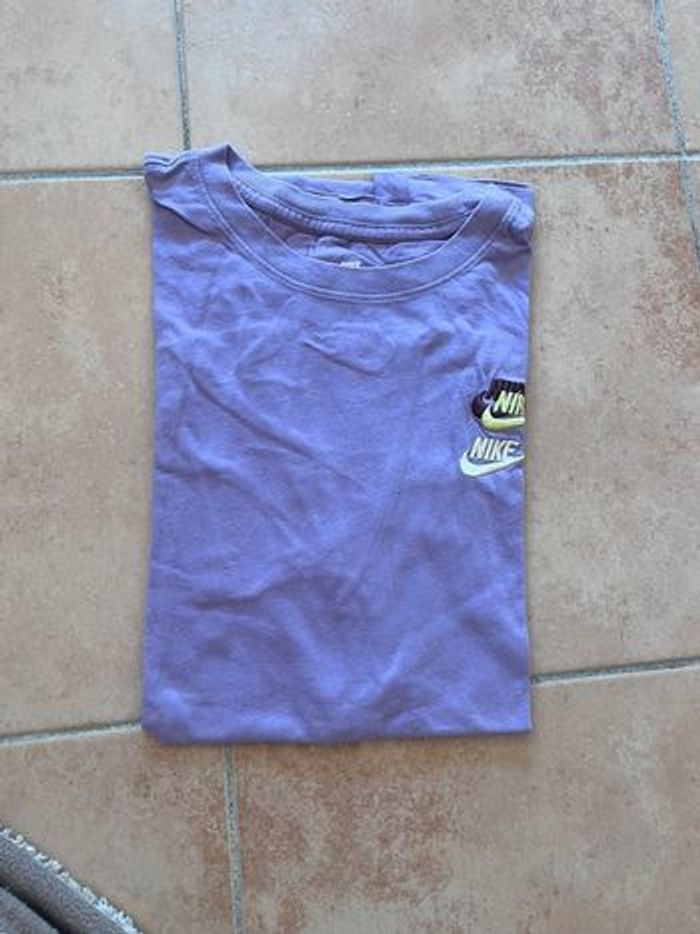 T-shirt Nike violet