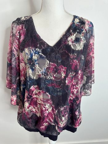 Blouse en dentelle rose et violette T40 L