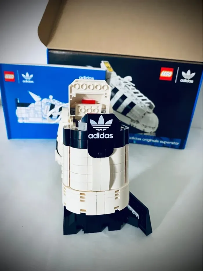 LEGO Icons 10282 - Adidas Original Superstar - Complet avec boîte et Notice - photo numéro 7