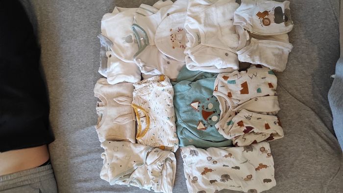 Lot vêtements bébé 1 mois - photo numéro 3