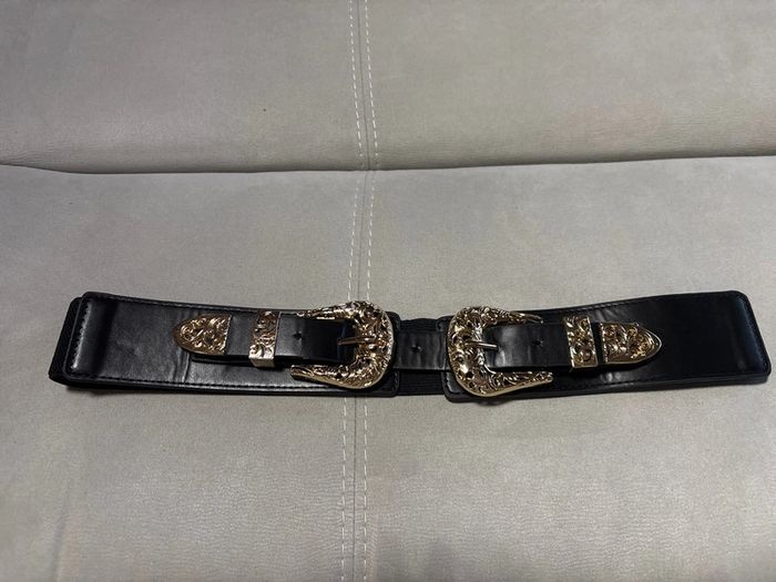 Ceinture noire et dorée