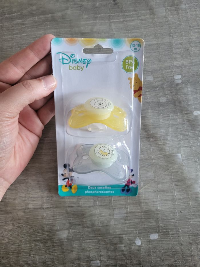 Lot de 2 tétine phosphorescentes winnie l'ourson