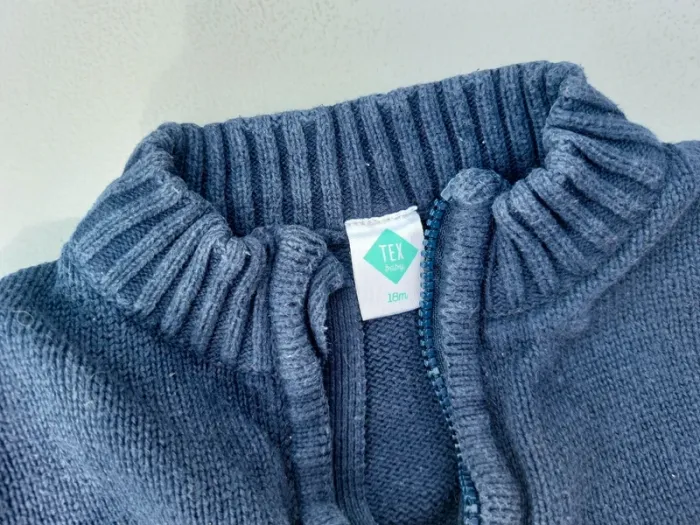 Lot hiver 4 pulls 3 gilets 1 robe - photo numéro 17