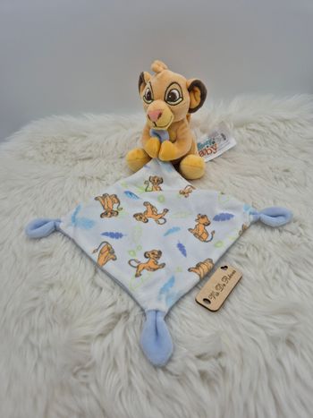 Doudou mouchoir Simba Le Roi  Disney feuille plume bleu clair