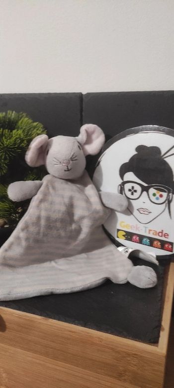 doudou souris gris rose rayé rayure h&m triangle coeur queue Moustache Cils Hm