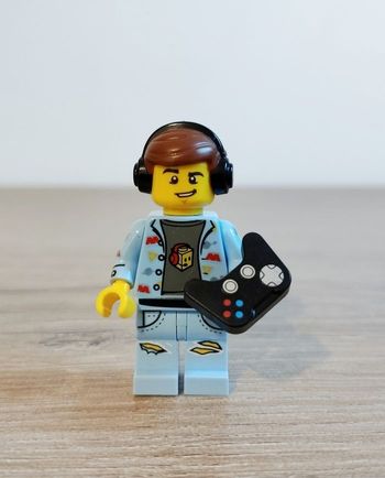 LEGO minifigurine Gamer