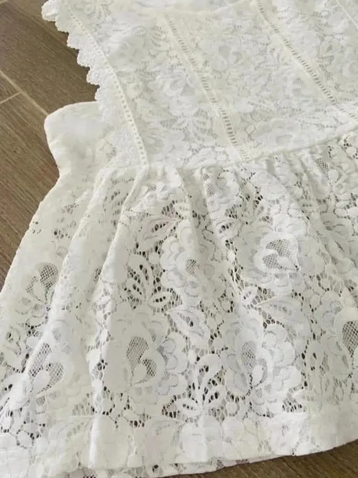 Jolie blouse péplum blanche brode dentelle 38/40 neuve - photo numéro 2