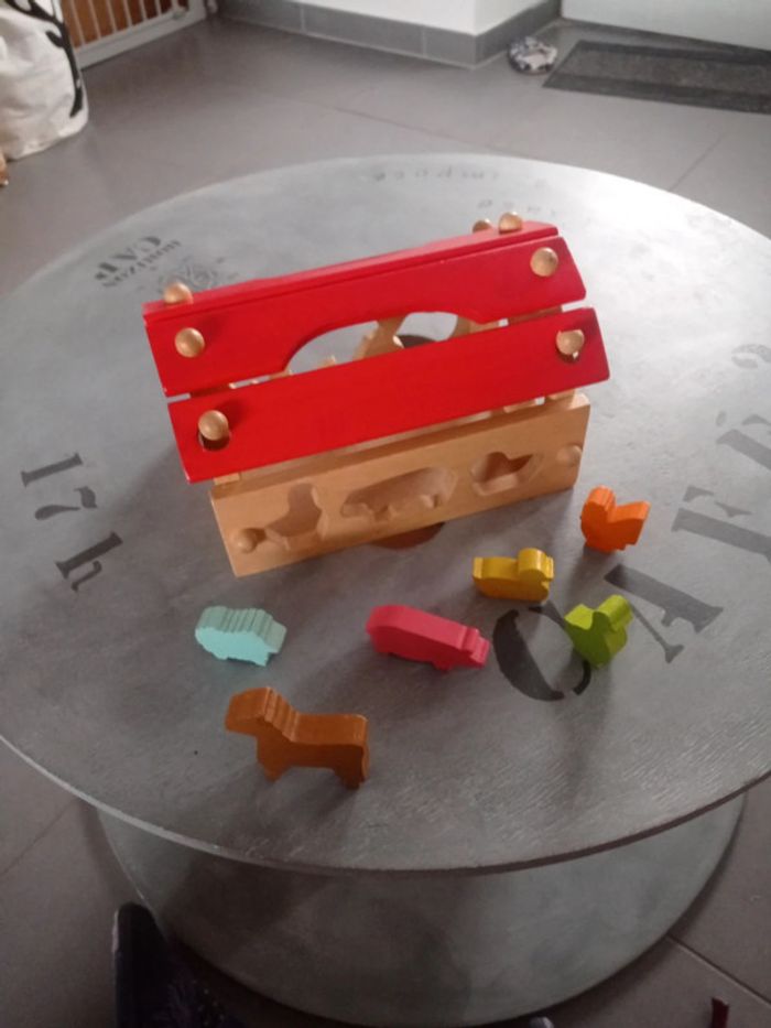 Maison en bois et animaux de ferme