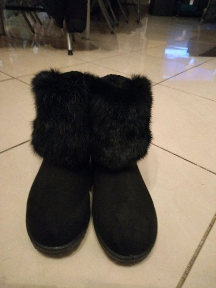 Bottines noires en fausse fourrure neuves jamais porté pointure 38 - photo numéro 5