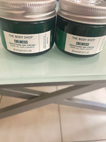 Superbe crème pour le visage The Body Shop à l Edelweiss lissant 