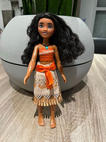 Poupée vaiana chantante