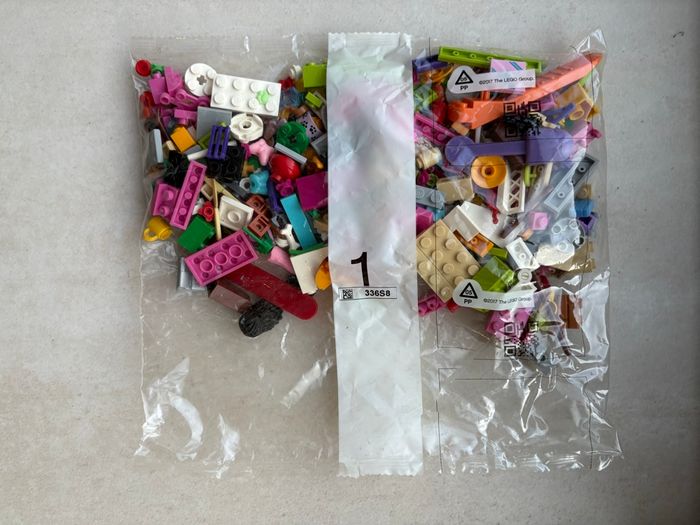 Lot +1kg de LEGO Friends – pièces & personnages – vendu en vrac - photo numéro 4