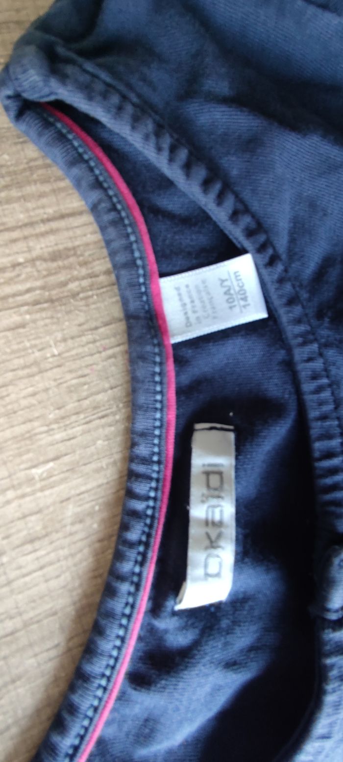 ✨ T-shirt manches longues bleu marine à écussons Okaïdi - T.10 ans - Très bon état - photo numéro 6