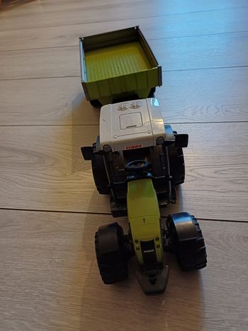Tracteur claas avec remorque