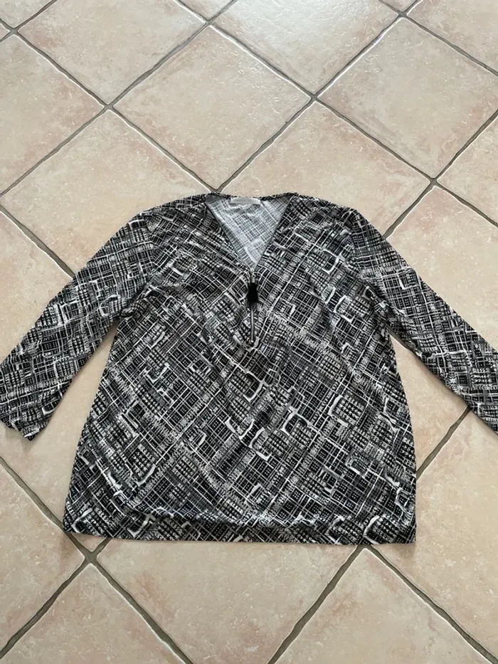 Magnifique blouse en 44 de marque Armand Thiery en excellent état - photo numéro 6