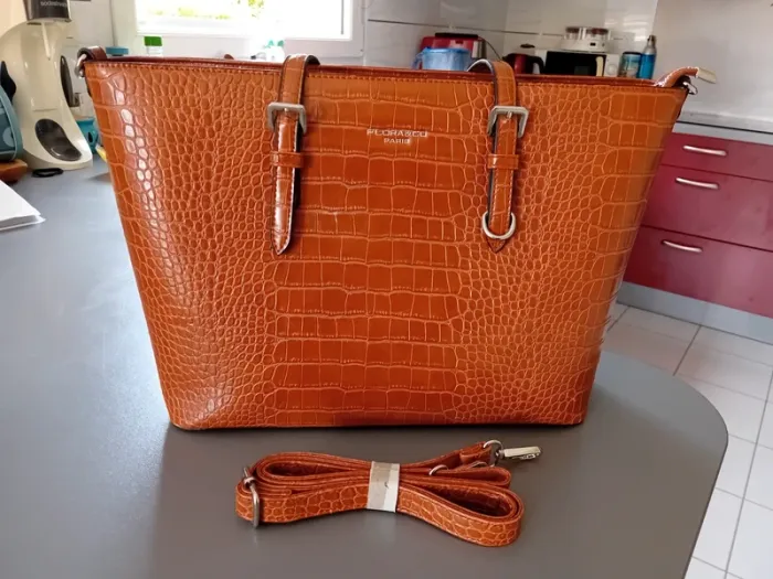 Sac Cabas Croco Format A4 Similicuir - Flora Co Paris - Camel