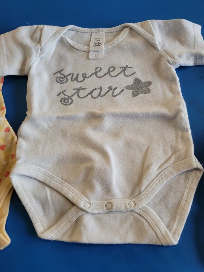 3 bodies manches courtes 3 mois - photo numéro 3