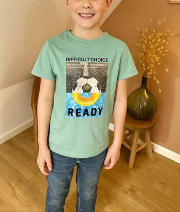 🤍 Teeshirt turquoise motif ballon Kiabi taille 8 ans 🤍