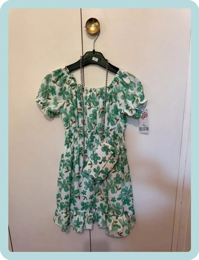 Robe à fleurs avec petit sac